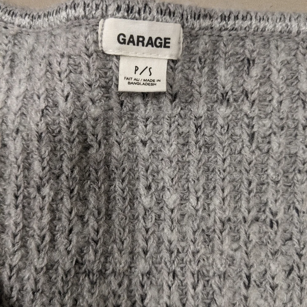 Garage Cropped V-neck Relaxed Fit Sweater- size P/small